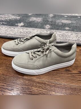 Men's Casual Lace-Up Sneakers in Light Taupe